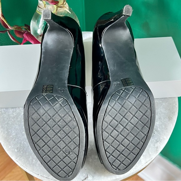 Chinese Laundry Black Platform Patent Leather Peep Toe Pump - Picture 4 of 7